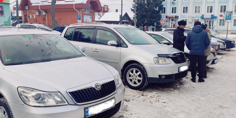 Шахраї на колесах чи нелегали? Чому дубровицьким таксистам час виходити з тіні