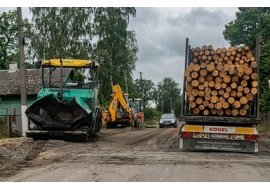 На Дубровиччині відновлюють ремонтні роботи на дорозі, перервані війною