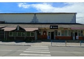 Дубровицька міська рада виставила на аукціон чотири вільні приміщення у колишньому кінотеатрі