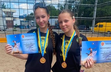 «Бронза» області та шлях на всеукраїнський турнір: як підтримати дубровицьких волейболісток