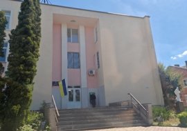 Дрова, крісла та стіл: у Дубровиці оголосили нові закупівлі для шкіл