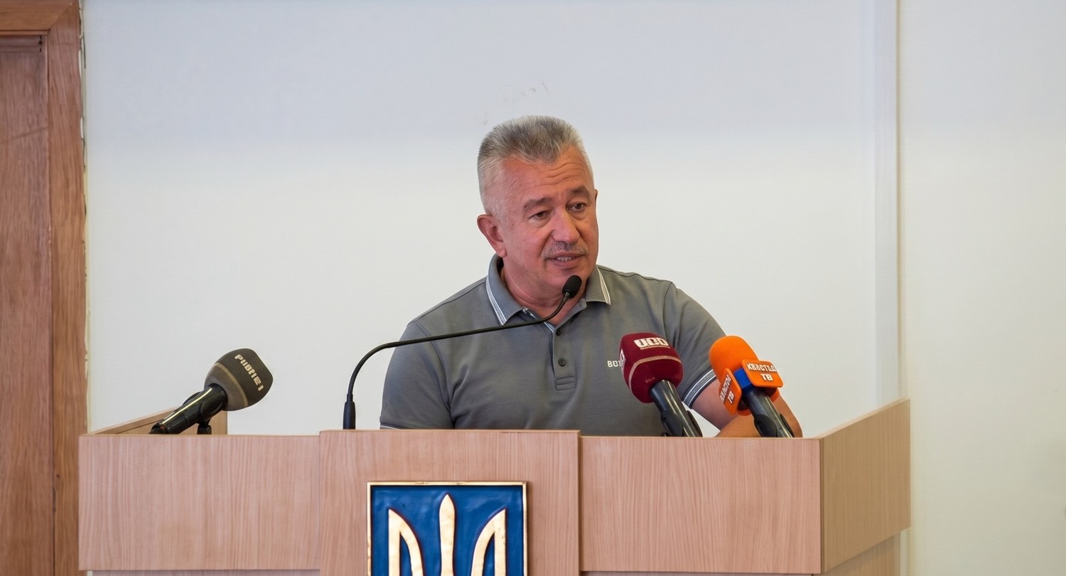 Директор Департаменту освіти і науки Рівненської ОДА Петро Коржевський під час виступу на 36-ій сесії Рівненської обласної ради